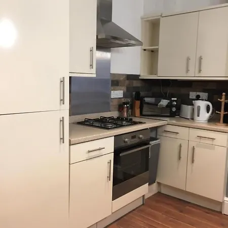 Hill House 3 Bedroom Serviced