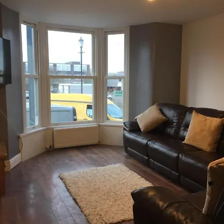 Hill House 3 Bedroom Serviced Aspatria