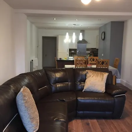 Daire Hill House 3 Bedroom Serviced